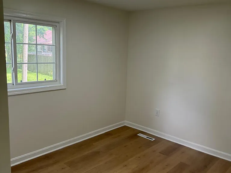 1892 Dyer Rd — Photo 14