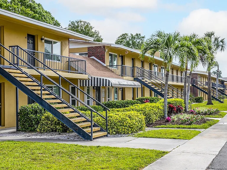 Ridge Manor Apartments — Photo 15
