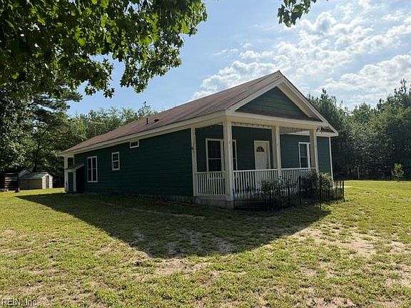 3rd image of 21483 Chestnut Ln