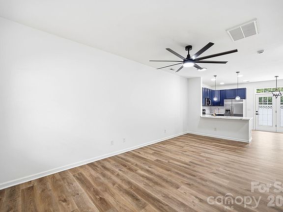 3rd image of 14237 Tamarack Dr