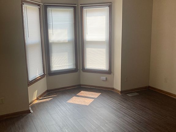 3rd image of 707 Chestnut St