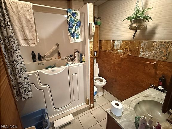 3rd image of 3147 W 44th St