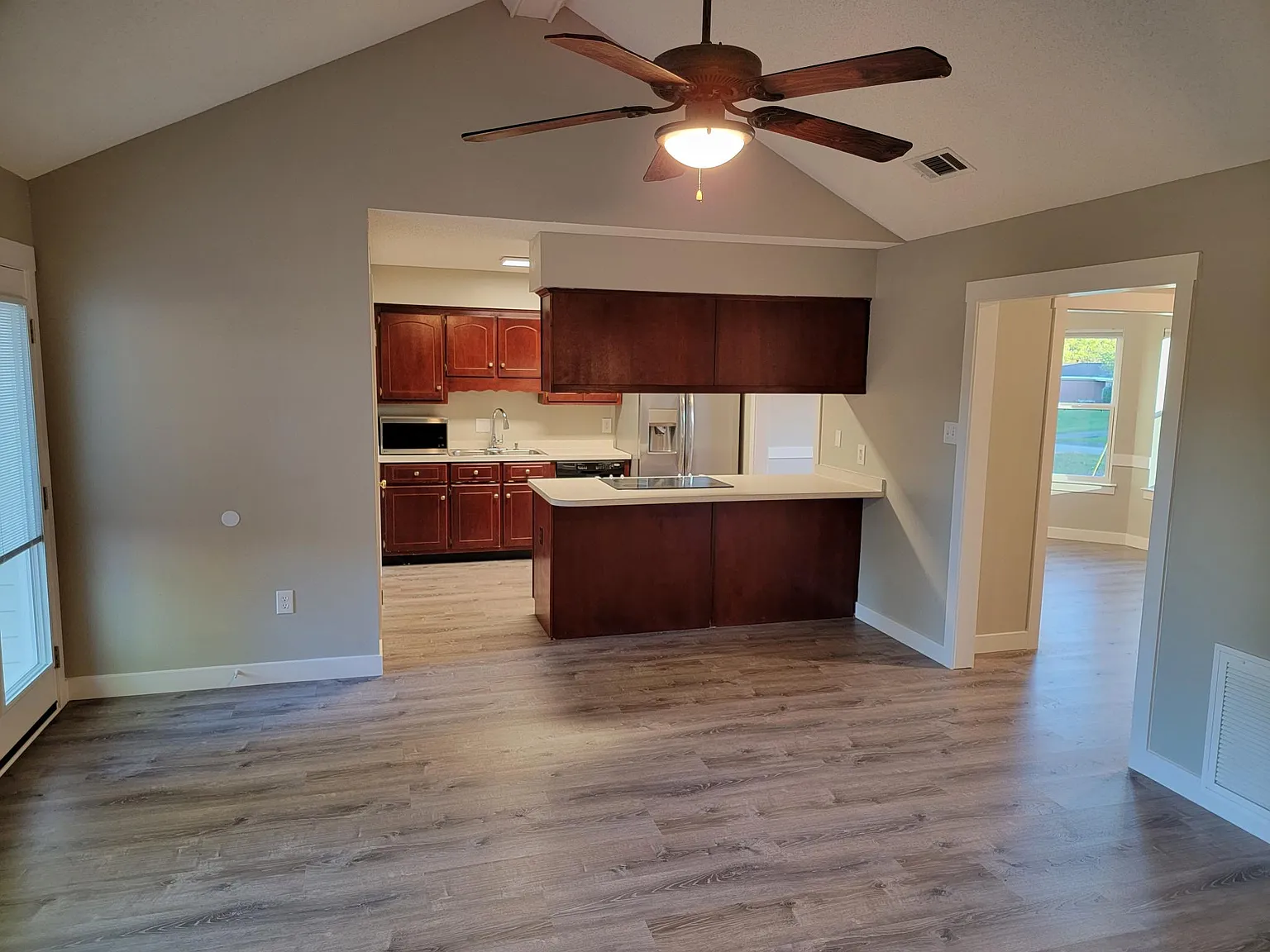 3 bed, 1364 sqft, $1,700 — Photo 4