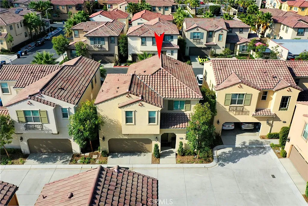 3 bed, 2.5 bath, 1716 sqft, $4,500 — Photo 1