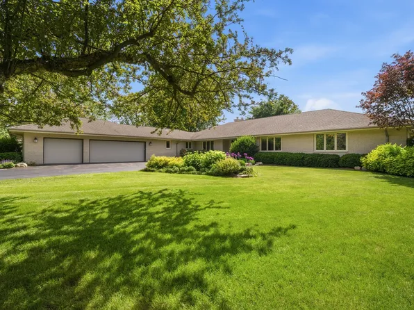 25730 N Eagle Dr, Mundelein, IL 60060