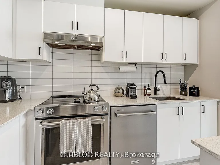 9000 Jane St #1408 — Photo 11