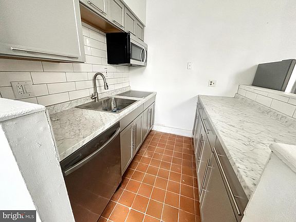 4th image of 3618 Spring Garden St #B