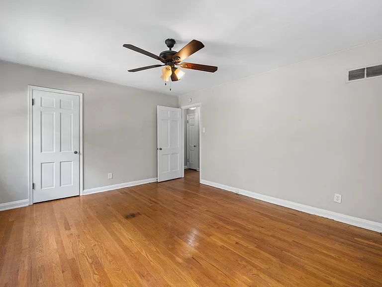 1010 Sanford Ave #1 — Photo 4