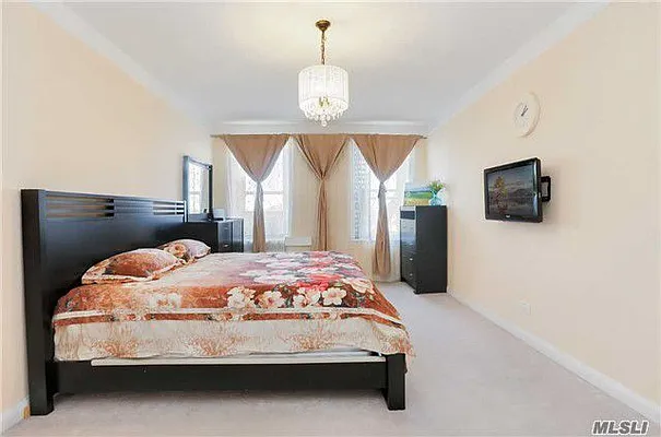 Sold by Redfin Real Estate | media 61