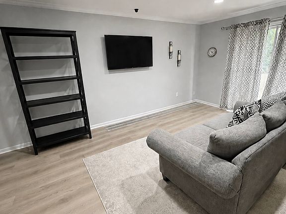 5th image of 5400 Roswell Rd Unit F1
