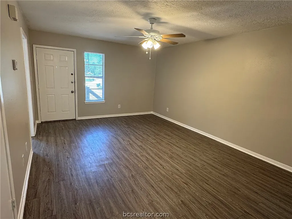 2 bed, 1000 sqft, $1,150 — Photo 3