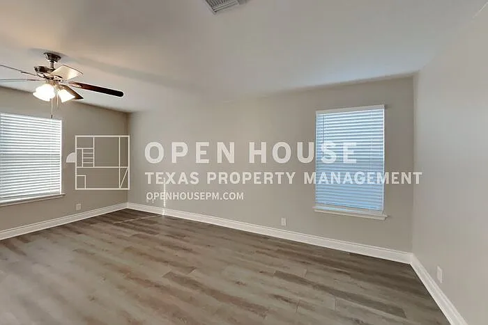 227 Eagle Pass Dr — Photo 4