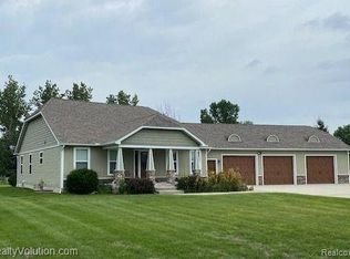 7023 Catalina Dr, Almont, MI 48003