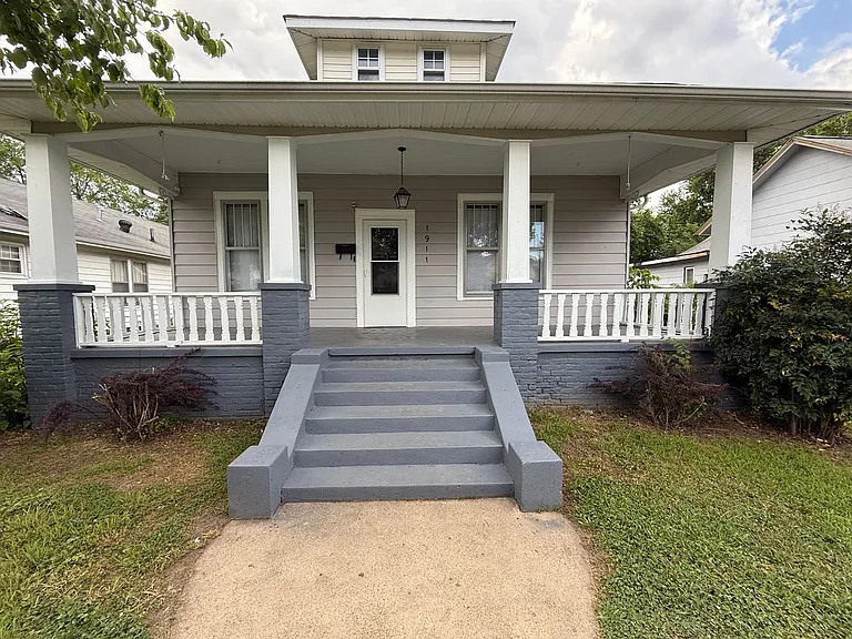 1911 Jackson St — Photo 3