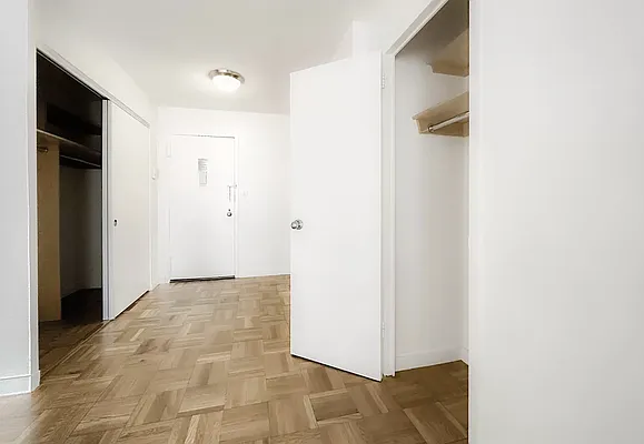 Rented by Manhattan Realty Group | media 13