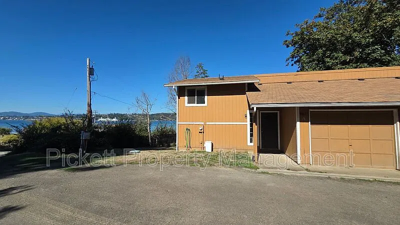 2 bed, 1.5 bath, 1156 sqft, $1,700 — Photo 2