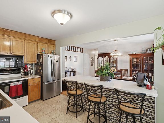 4th image of 17601 Meadowood Dr