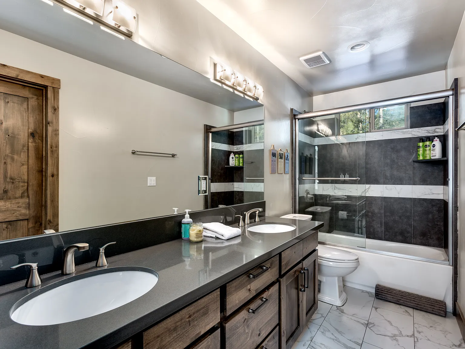 5 bed, 3028 sqft, $7,000 — Photo 2