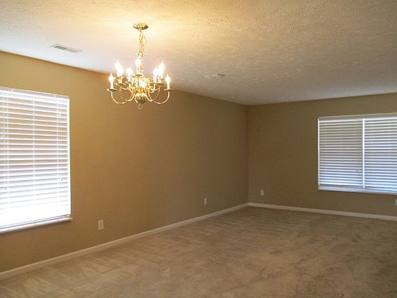 3rd image of 602 Blossom Hill Dr