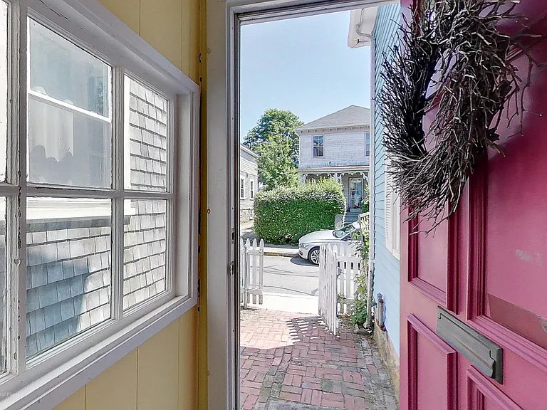 36 Dixon St — Photo 3