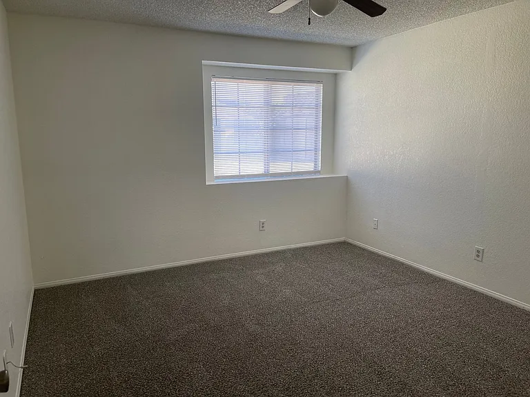 20292 Thunderbird Rd — Photo 10