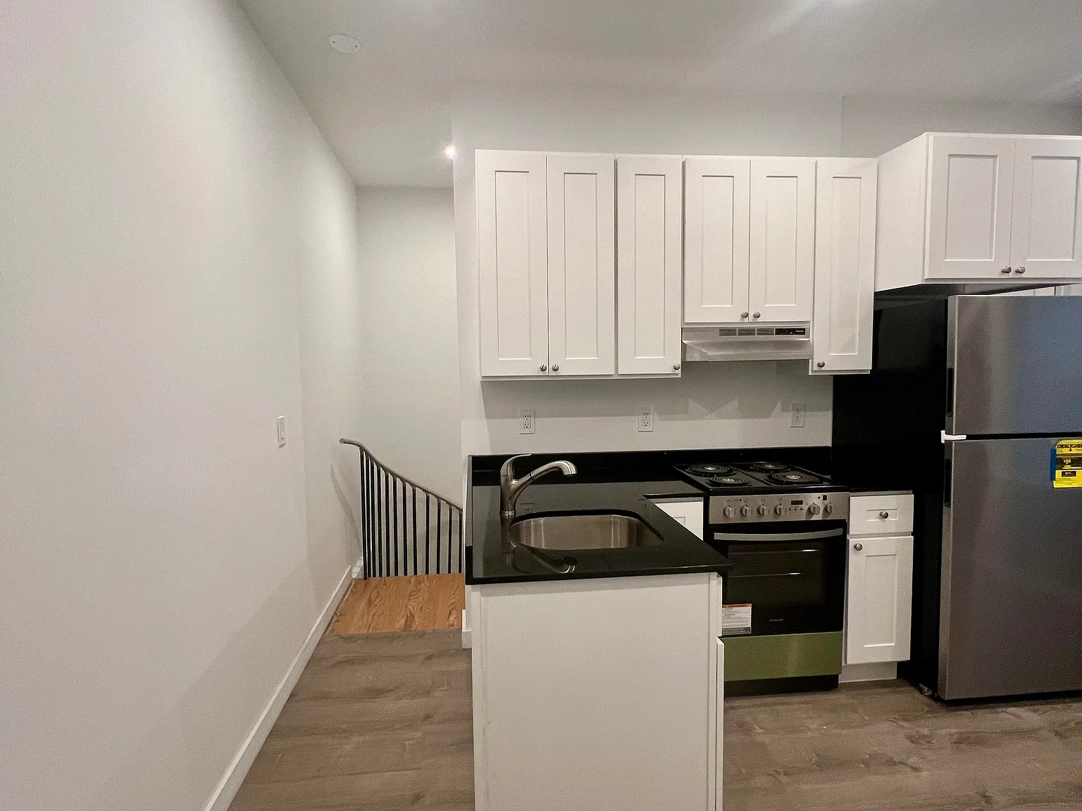 4 bed, 1.5 bath, 999 sqft, $4,500 — Photo 4