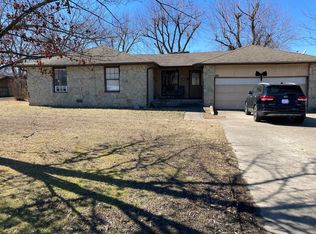 120 N Cherokee St, Grove, OK 74344