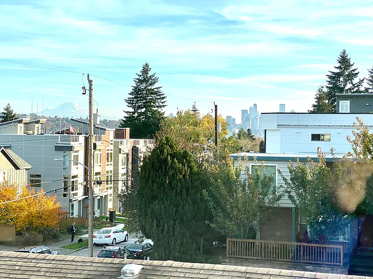 4457 Whitman Ave N — Photo 5