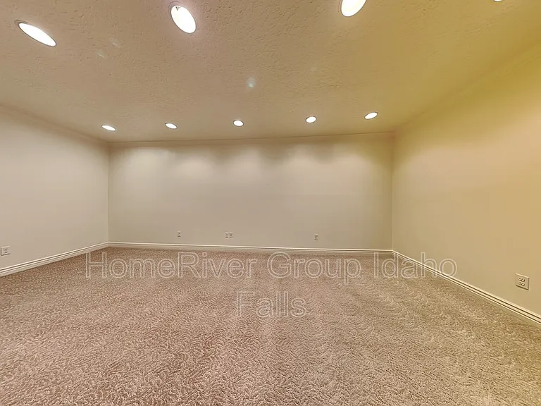 390 Bridger Dr — Photo 10