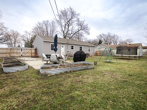 5th image of 903 S Main St