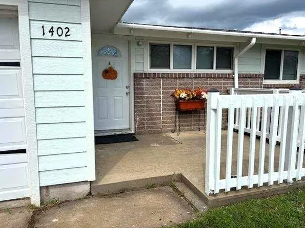 1402 Glenshire St, Salina, KS 67401
