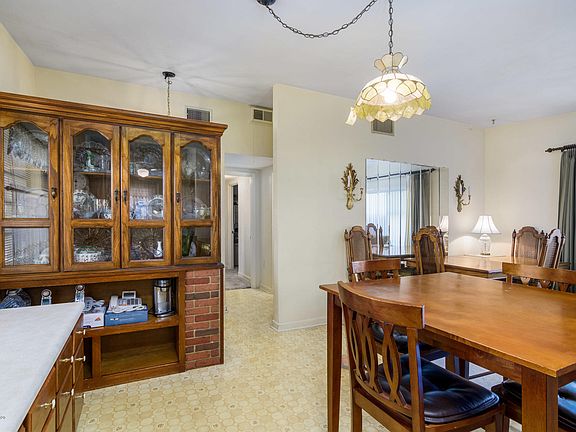 5th image of 3225 Royal Palm Ct