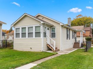 1034 Walnut St, Wyandotte, MI 48192