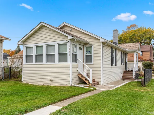 1034 Walnut St, Wyandotte, MI 48192