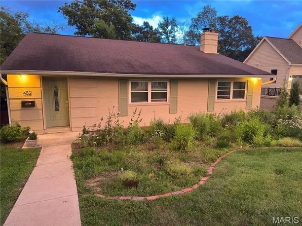 452 Iris Ln, Saint Louis, MO 63122