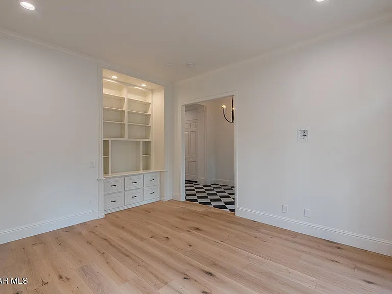 2390 Crombie Ct — Photo 19