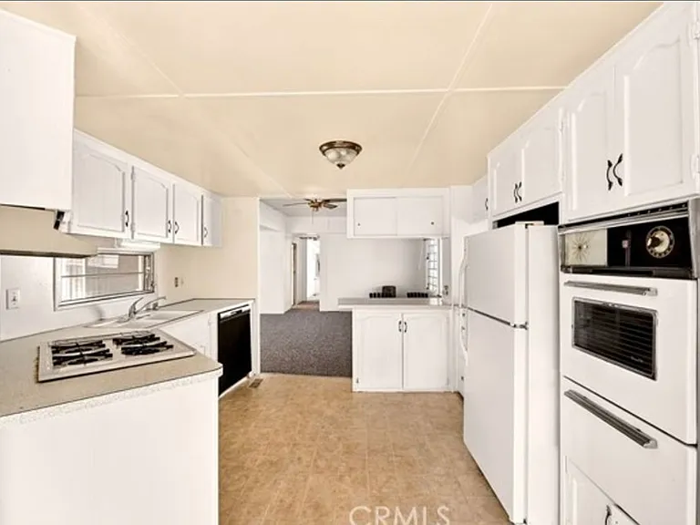 893 S Palm Ave — Photo 4