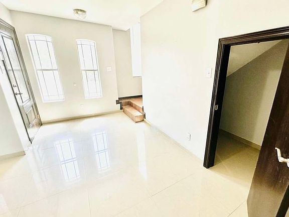 4th image of 1204 W Fig Ave APT 2