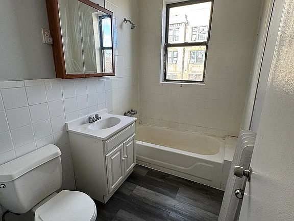 5th image of 735 Martin Luther King Blvd #32B