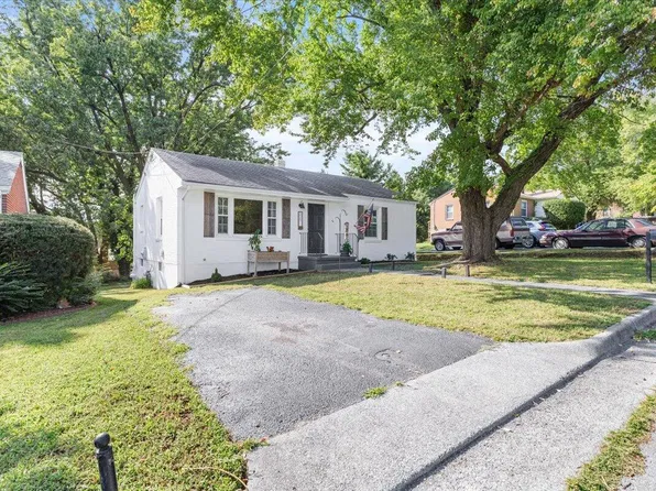 325 S Preston Rd, Vinton, VA 24179