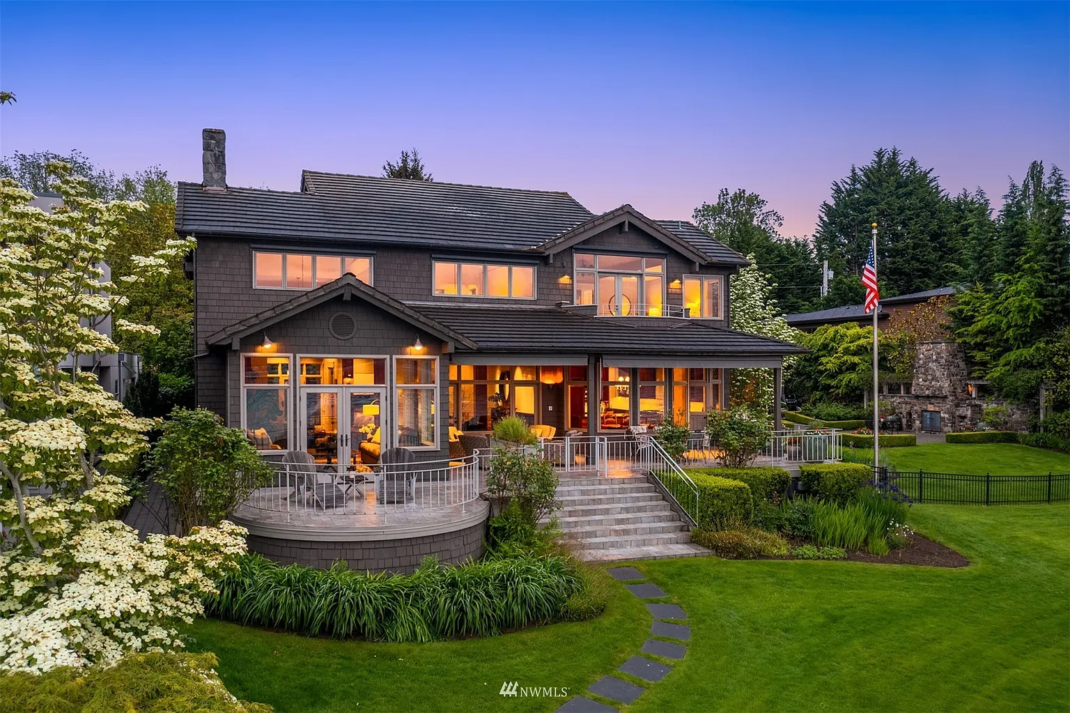 181 E Lake Sammamish Parkway SE photo 1
