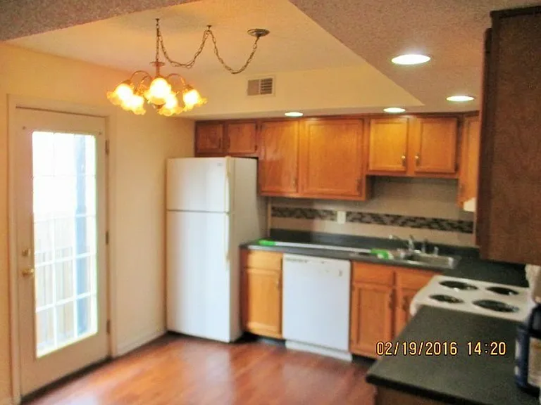 6418 Venango Dr — Photo 3