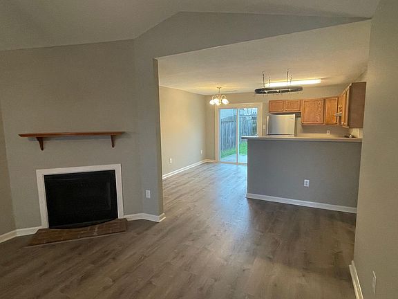 4th image of 217 Christopher Dr
