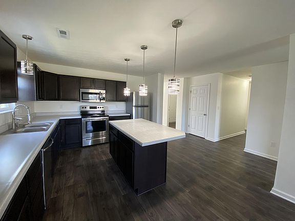 5th image of 743 Jefferson Park Dr