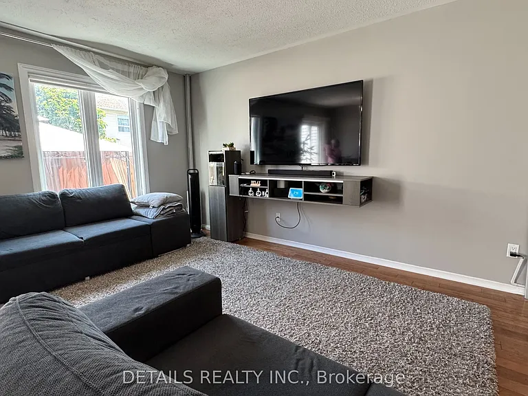 131 Markland Cres — Photo 8