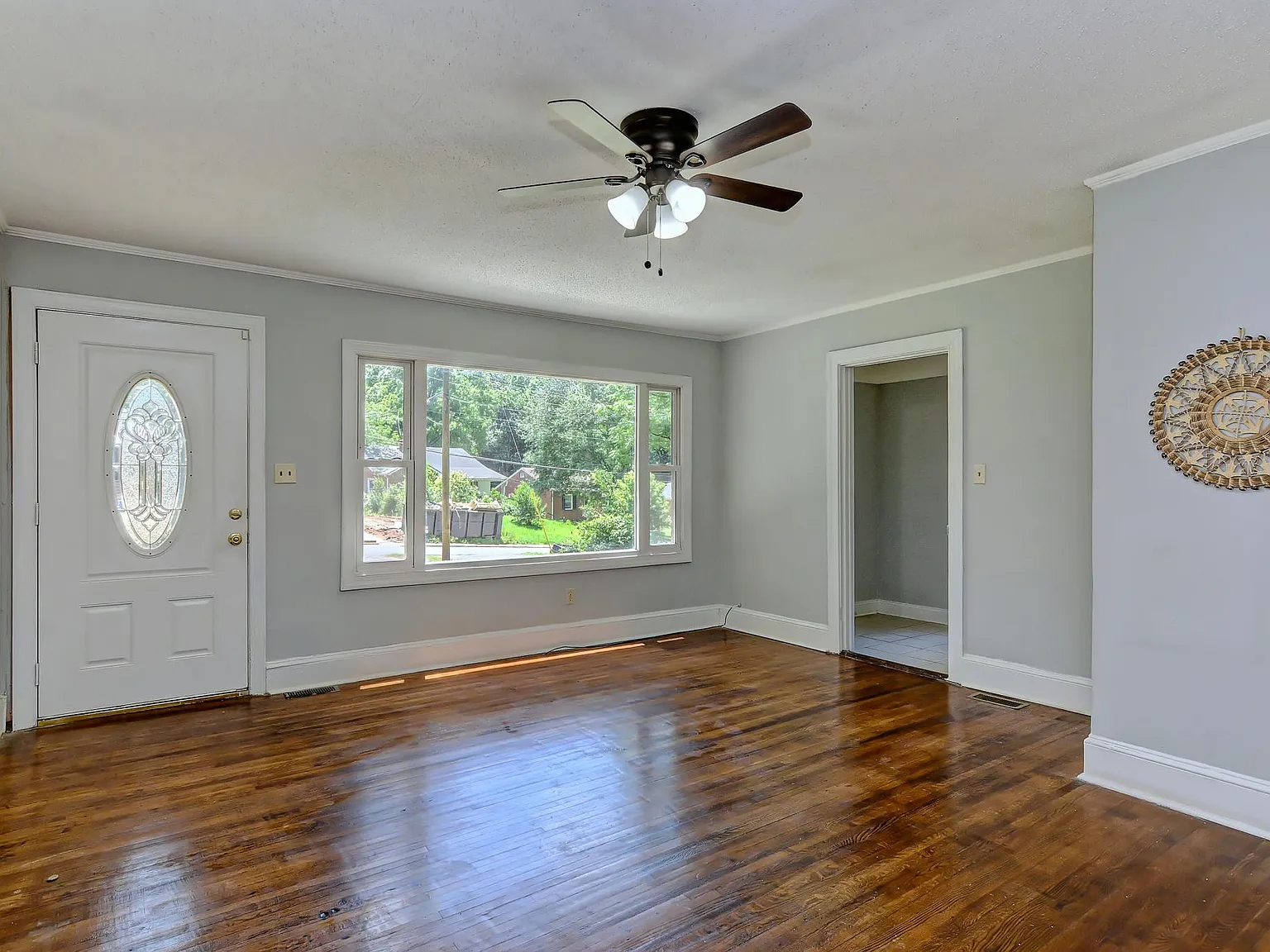 4329 Dinglewood Ave — Photo 3