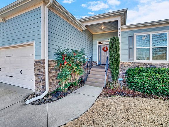 3rd image of 204 Lord Byron Ln
