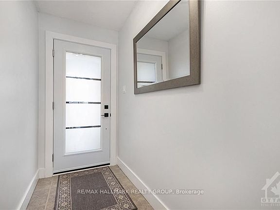 4th image of 92 Gillespie Cres