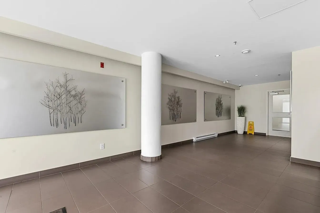 2 bed, 881 sqft, $2,350 — Photo 2