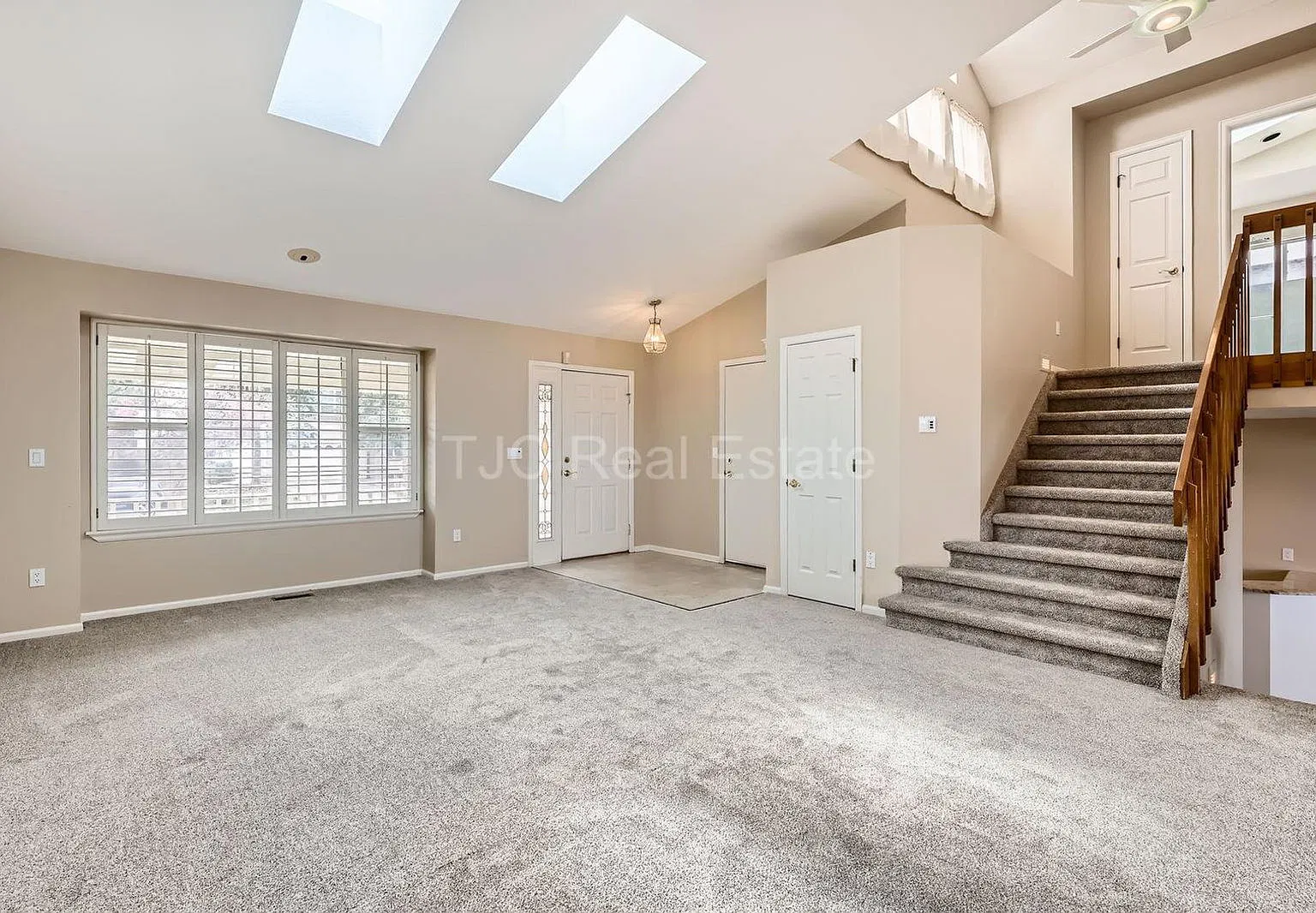 3 bed, 2.0 bath, 1756 sqft, $2,995 — Photo 3